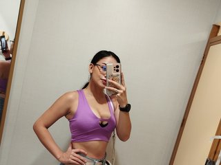 I'm A Camwhoring Stunning Hottie! I Am A Brunette, I'm 19 Years Of Age