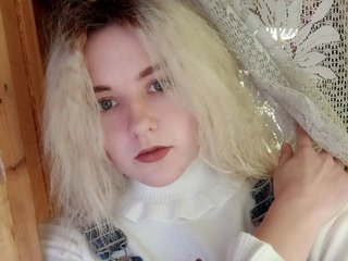 I Am A Blonde! I'm A Live Chat Delightful Woman And My Age Is 20 Years Old