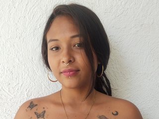 I Am A Brunette! My Age Is 20 Yrs Old, I'm A Cam Luscious Lady