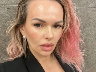I Am Named Holly-Milf And I'm A Cam Seductive Gal! My Age Is 43 Years Old