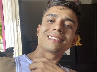 I'm 25 Yrs Old, My BongaCams Model Name Is Felipe-15a