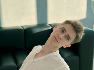 I Am A Blonde And My BongaCams Model Name Is Yanlollipop