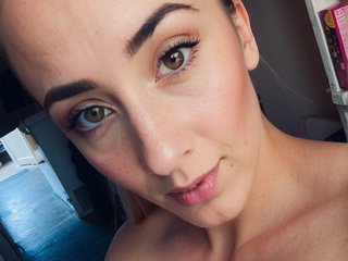 I'm A Live Cam Seductive Woman And People Call Me DiorraQueen And I Am A Blonde