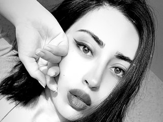 I'm 22 Years Of Age, I'm A Sex Chat Irresistible Honey