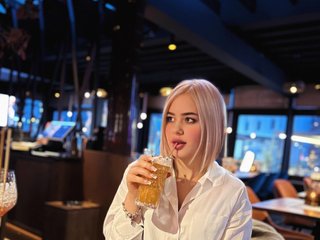 I Am A Blonde And A Cam Horny Sweet Thing Is What I Am And I'm 19