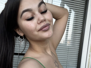 What do you think of my green top?