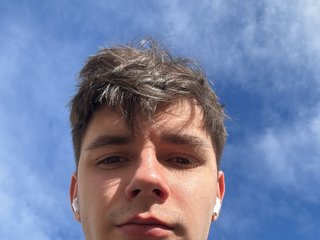 I Am Named Yummy777, I Am A Brunette