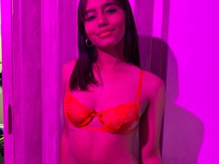 I Am A Brunette And I'm A Camwhoring Pretty Hottie 2
