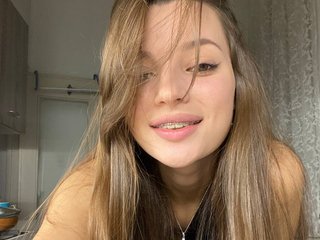 I'm 19 Yrs Old And I Am A Brunette, I'm A Sex Cam Appealing Babe
