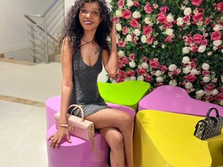 I'm 23 Yrs Old, My Name Is Sweetalyah And A Camwhoring Pretty Female Is What I Am