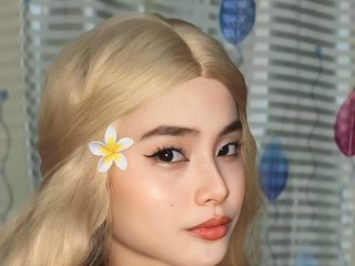 I'm A Cam Charming Bimbo, I Am A Blonde