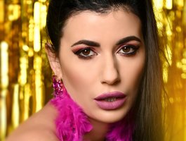 Rosalinda37 webcam model