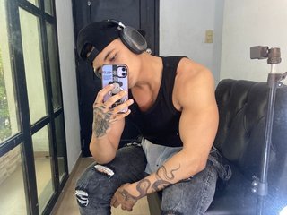 My Name Is Axelldior! I Am A Brunette