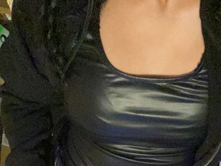 My Age Is 35 Yrs Old, A Live Chat Irresistible Babe Is What I Am! I Am A Brunette