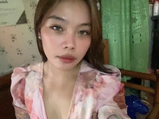 I Am A Brunette! My Name Is Chloexgats And I'm 22 Yrs Old
