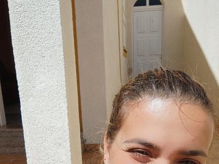 A Sex Cam Dreamy Lady Is What I Am And I Am A Brunette