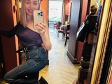 Analqueen (25, White Cam Girl) performing squirt.