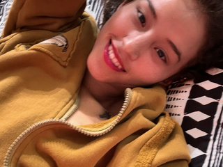 I wanna leave my red lipstick on your face