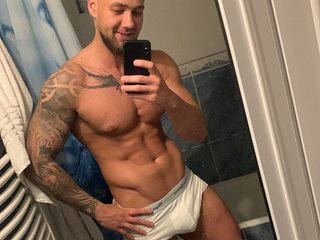 ErikHunk nude on cam A