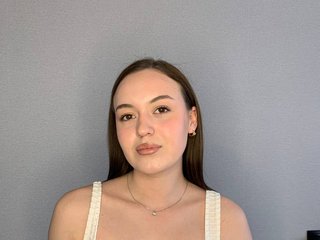 I Am A Brunette And I'm 19 Yrs Old! People Call Me ShowRabbit