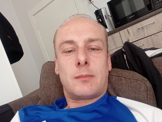 Velp Is Where I Live, I'm 35 Years Of Age
