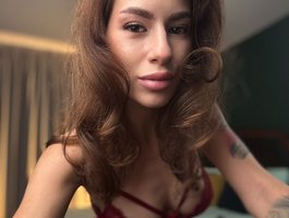 alyonaqueen from bongacams