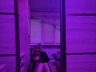 I'm A Live Webcam Good-looking Chick! My Age Is 20 Years Old