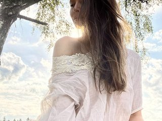 My Age Is 33 Yrs Old, My Name Is -Lilith- And I Am A Brunette
