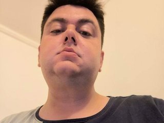 I Live In Brasov, I Am A Brunette