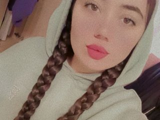 People Call Me Honeykiss! A Webcam Eye-catching Girl Is What I Am! 20 Is My Age