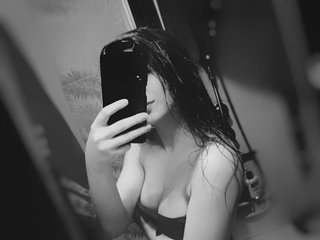 I'm 23 Years Of Age, I'm A Sex Cam Sensual Sweet Thing