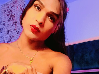 (✾♛‿♛)ノ*♡*
