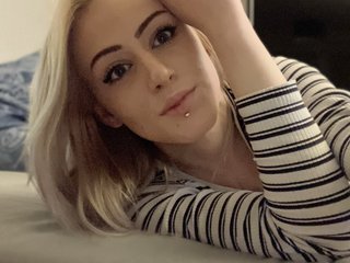 I Am A Blonde, I'm A Sex Chat Attractive Woman, My Age Is 22 Yrs Old