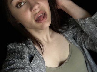 I Am A Brunette, I'm 20 Years Of Age, My Model Name Is Holly-Dor