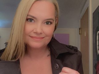 I Am A Blonde! I'm A Cam Graceful Hottie