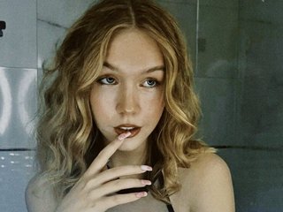 I'm A Live Chat Cute Sweet Thing! My Age Is 21 Years Old, My BongaCams Name Is LoversLeDa