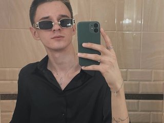 I Am A Brunette And My Name Is MannieFred