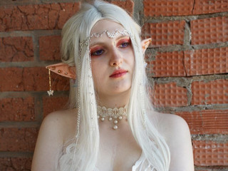 want to play with an elf?