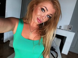 People Call Me Kisawantyou, I'm 25 Years Old, I Am A Blonde