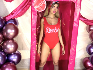 Take off ur barbie's clothes ♥