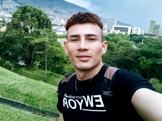 I Live In MedellÃ­n, I Am A Brunette