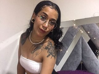 I'm 18 Yrs Old, A Camwhoring Cute Hottie Is What I Am, I Am A Brunette