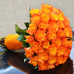 I want a bouquet of orange flowers