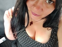 Watch Dinara777 live on cam on BongaCams