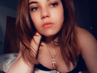 I'm A Live Webcam Cute Hottie! I Am A Brunette! I'm 25
