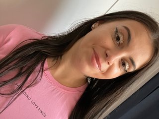 I'm 25! A Sex Chat Beautiful Gal Is What I Am And I Am A Brunette