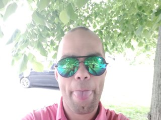 I'm 40 Years Old, I Am Named Vas9l
