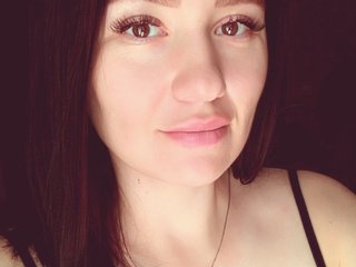 I'm 30 And I'm A Camwhoring Dreamy Gal, I Am A Brunette
