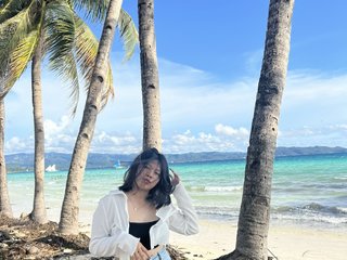 A Camwhoring Seductive Honey Is What I Am And I'm 18 Years Old! I Am A Brunette