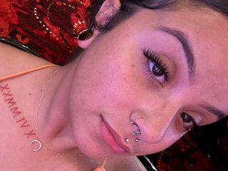 I'm A Camwhoring Desirable Girl! I'm 22 Years Old